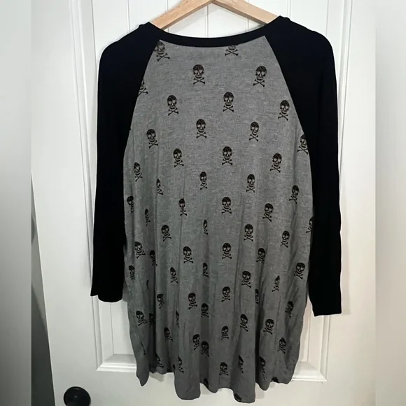 Torrid Gray and Black Skull Raglan Tee - Picture 2 of 5
